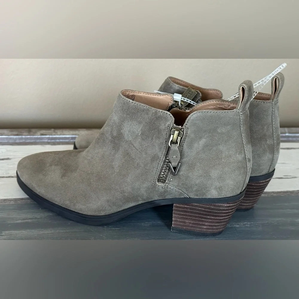 New w/ Imperfections Vionic Waterproof Suede Ankle‎ Boots - Size 6.5 Retail $150